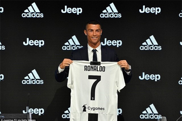 Vì sao Cristiano Ronaldo lại thích khoác áo số 7?