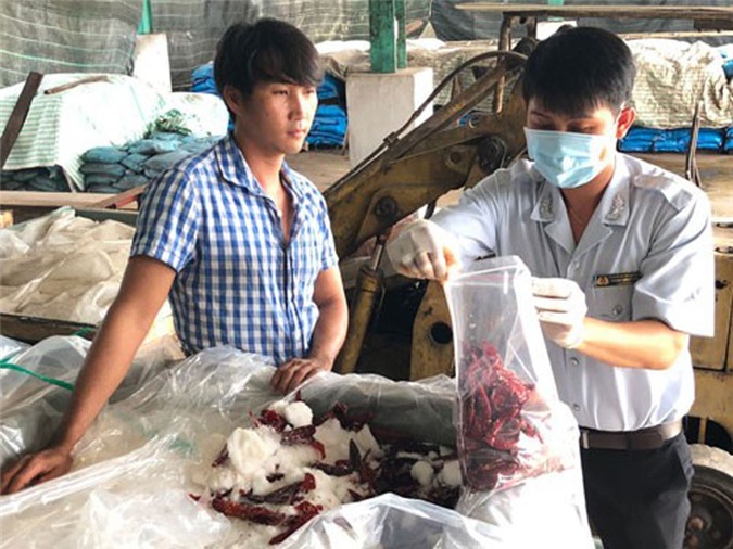 BẢN TIN TÀI CHÍNH-KINH DOANH: Thực phẩm "nhạy cảm" vào tầm ngắm, xăng và dầu giảm mỗi lít 300 đồng