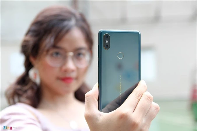 Xiaomi Mi Mix 2S mau xanh ngoc luc bao ve VN, gia 16,6 trieu dong hinh anh 3