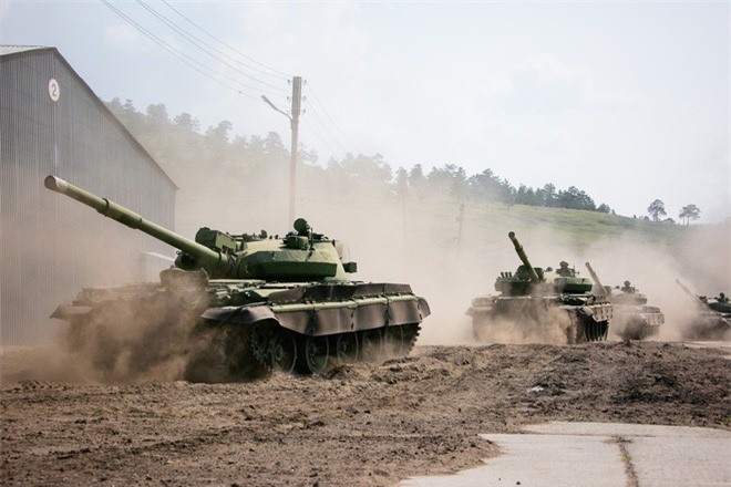 Điều đáng ngạc nhiên khi Nga huy động số lượng lớn xe tăng T-62 và T-72 tập trận