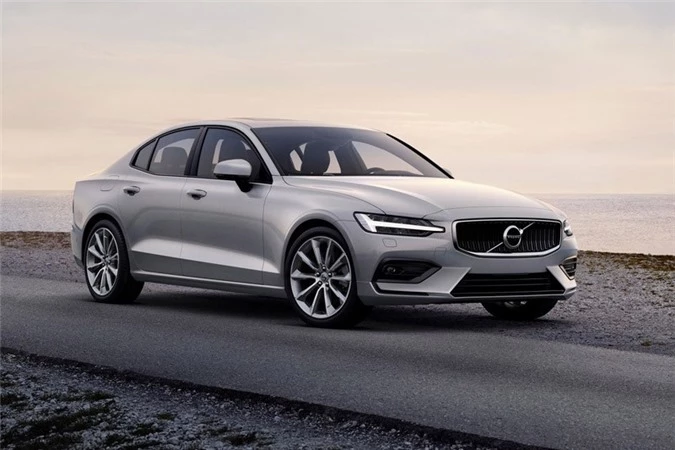 10. Volvo S60 Momentum 2018 (giá khởi điểm: 35.800 USD).