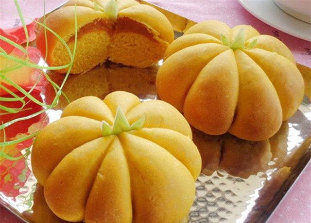 Trổ tài làm bánh bao bí đỏ cho bữa cơm chay thêm ý nghĩa