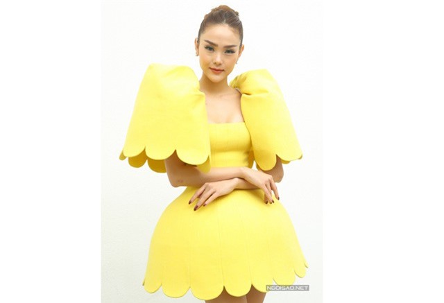 Minh Hằng bị ví như chú vịt con khi diện váy xoè