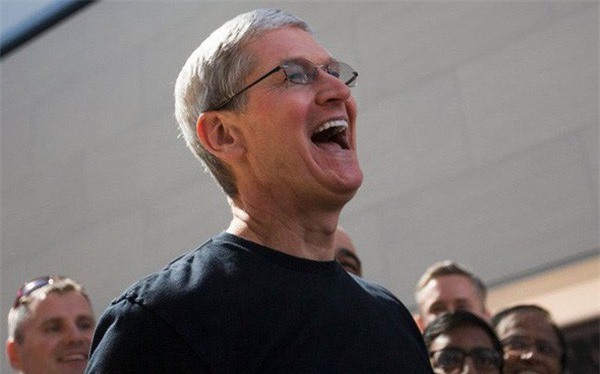 Hàng loạt nhân viên của Tesla chuyển đến Apple, nơi Elon Musk gọi là “nghĩa địa Tesla”