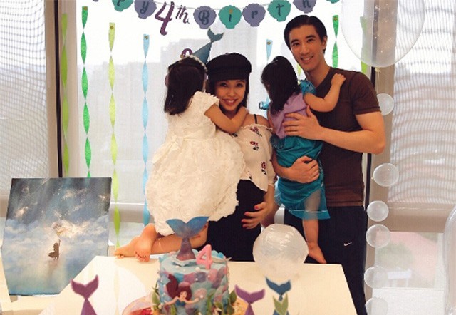 Vợ Vương Lực Hoành 4 năm đẻ 3 con