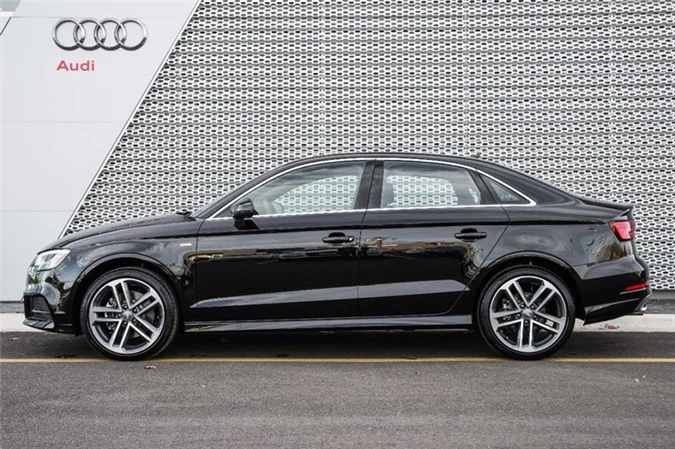 4. Audi A3 Premium Plus 2018 (giá khởi điểm: 39.000 USD).