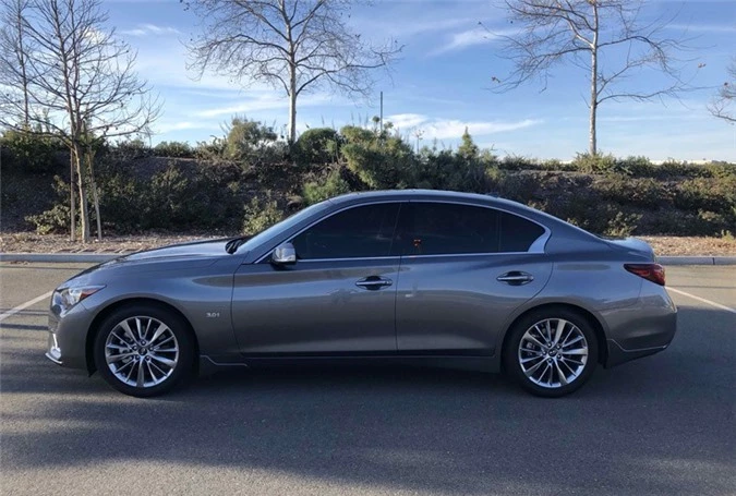 5. Infiniti Q50 3.0t Luxe 2018 (giá khởi điểm: 39.150 USD).