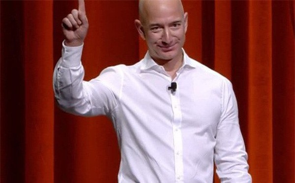 Jeff Bezos: Tuổi thơ buồn tủi, khởi nghiệp từ "gã bán sách online" 