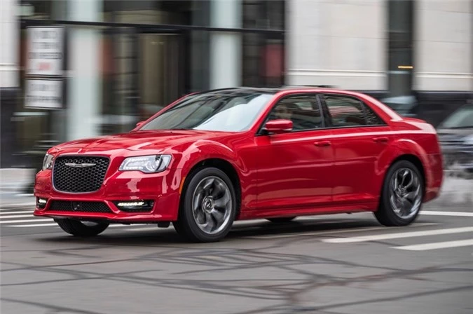 8. Chrysler 300S 2018 (giá khởi điểm: 39.295 USD).