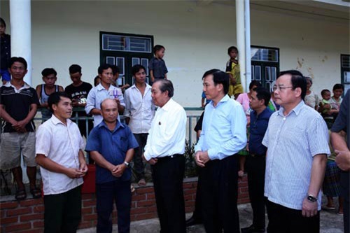 Phó Thủ tướng Thường trực thị sát tình hình di dân tự do ở Điện Biên