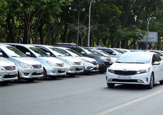 BẢN TIN TÀI CHÍNH-KINH DOANH: TP.HCM thất thu vì tăng phí đỗ xe ô tô theo giờ