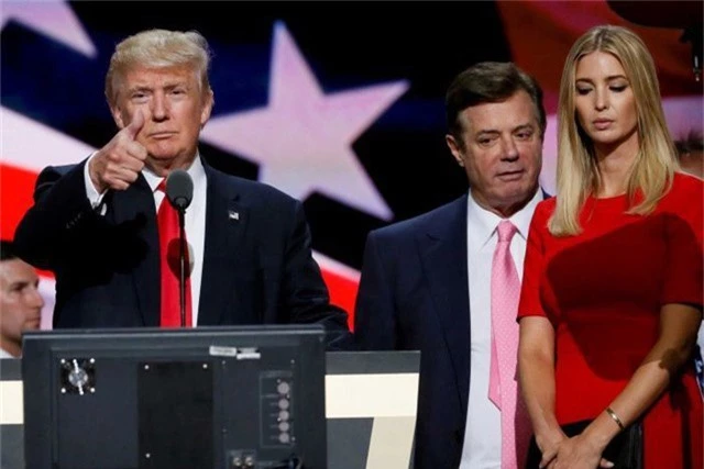 Tổng thống Trump và ông Manafort (Ảnh: Reuters)