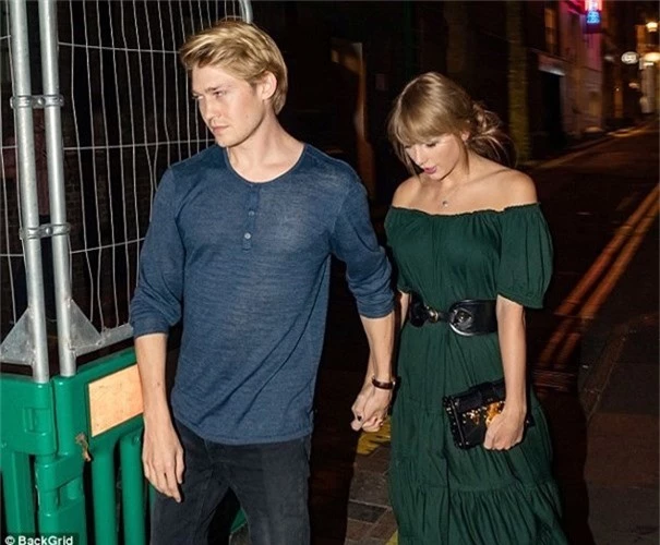 taylor swift goi cam voi dam tre vai, hen ho lang man voi ban trai hinh 9