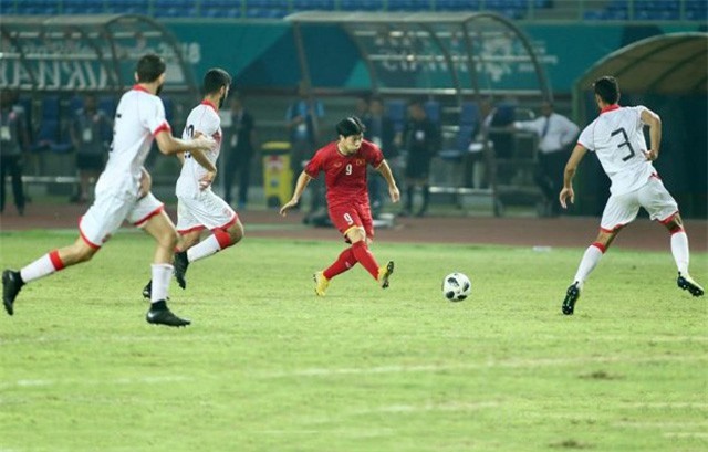 HLV Lê Thụy Hải: 'Phượng có bàn thắng quá đẹp nhưng công lớn của Văn Toàn'