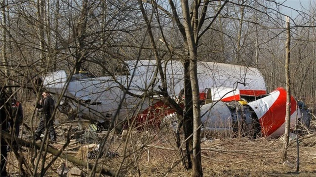 Máy bay Tu-154M chở cựu Tổng thống Ba Lan Lech Kaczynski rơi trên đất Nga năm 2010 (Ảnh: Sputnik).