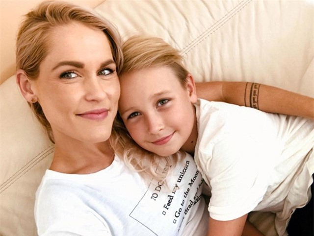 Người phụ nữ kiếm hơn 1,3 tỷ đồng mỗi năm bằng việc ôm người lạ