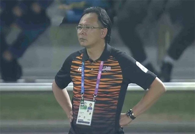 Dừng bước ở vòng 1/8 ASIAD 2018, HLV Olympic Malaysia phát biểu "sốc" về Olympic Việt Nam
