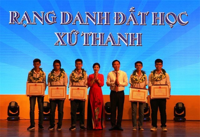 Thanh Hóa: Trao thưởng gần 1,5 tỷ đồng đến HS, GV đạt giải quốc gia, quốc tế