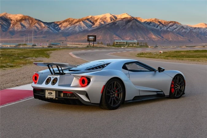 7. Ford GT.