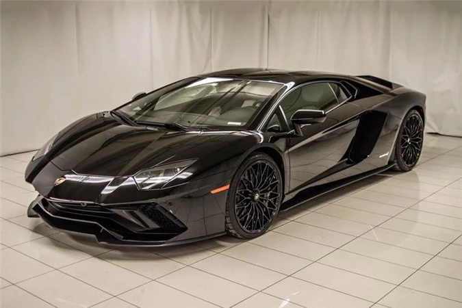 9. Lamborghini Aventador S.