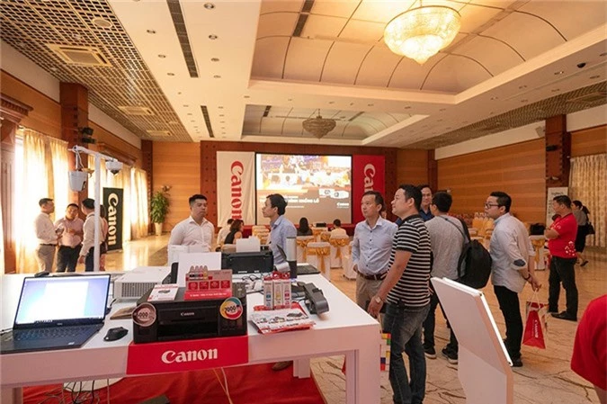 Canon mang màn hình khổng lồ tới Hà Nội.