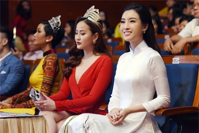 Đỗ Mỹ Linh, H’Hen Nie diện áo dài đọ dáng cùng dàn Hoa hậu, Á hậu - Ảnh 3.