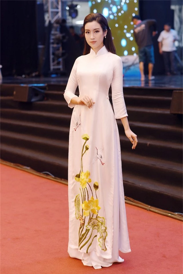 Đỗ Mỹ Linh, H’Hen Nie diện áo dài đọ dáng cùng dàn Hoa hậu, Á hậu - Ảnh 5.