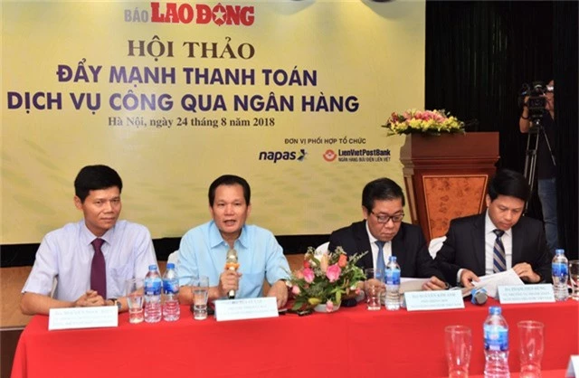 
Thao các diễn giả, nguyên nhân khiến việc thanh toán dịch vụ công qua ngân hàng gặp khó là do dự thuận tiện của tiền mặt và thói quen của người dân. 
