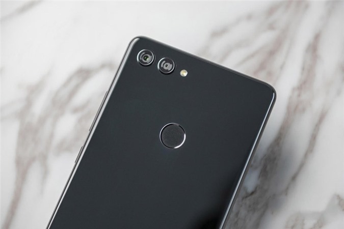 Smartphone chip Snapdragon 710, RAM 6 GB, pin ‘khủng’, giá gần 7 triệu