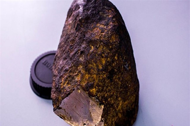 Phát hiện chất mới cứng hơn kim cương trong thiên thạch ở Nga