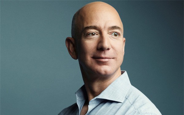 Bài học thành công của ông chủ Amazon gửi người trẻ