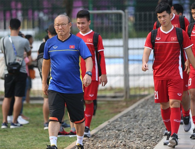 Đình Trọng trở lại, HLV Park Hang Seo vẫn lo lắng