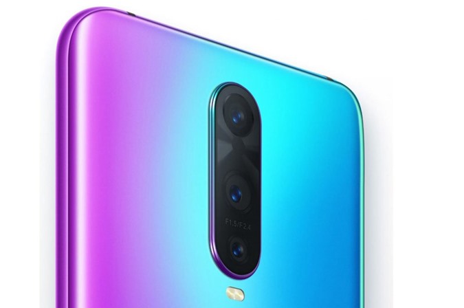Clip trên tay Oppo R17 Pro: 3 camera sau, cảm biến vân tay trong màn hình, Super VOOC