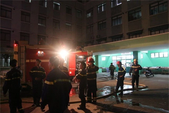 Đám cháy bùng phát từ kho vật tư gần khoa Cấp cứu của Bệnh viện đa khoa Đà Nẵng