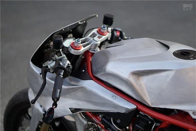 Can canh mau do Ducati Cafe fighter tu Italy hinh anh 9