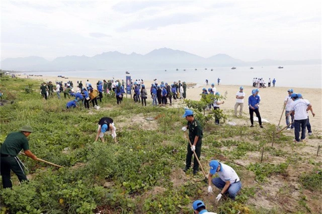 Việt Nam đứng thứ 4 trên thế giới về lượng rác thải nhựa phát thải ra biển với 0,28 đến 0,73 triệu tấn mỗi năm (Nguồn: Tổng cục Biển và Hải đảo).