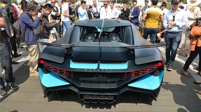 'Quai vat' Bugatti Divo 5,8 trieu USD vua ra mat da chay hang hinh anh 5