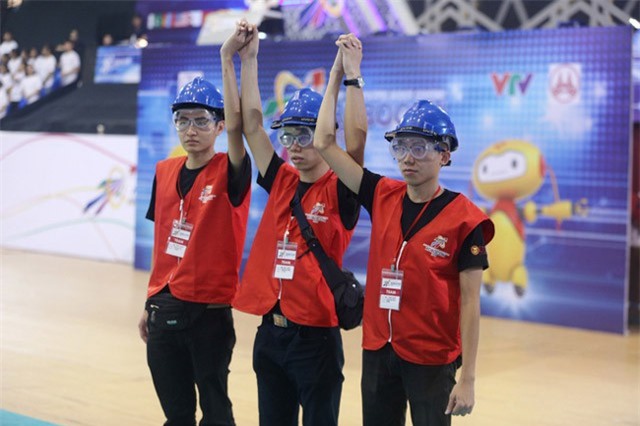 ABU Robocon 2018: 2 đội Việt Nam toàn thắng Rồng bay ở vòng bảng