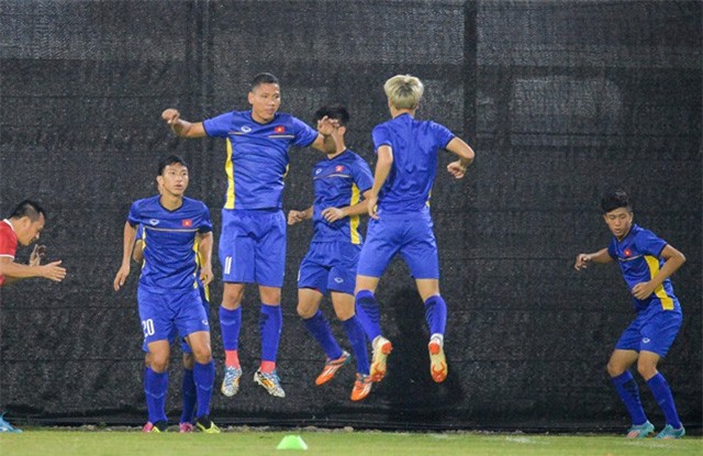 Olympic Việt Nam tập đánh đầu, chống bóng bổng trước trận gặp Syria