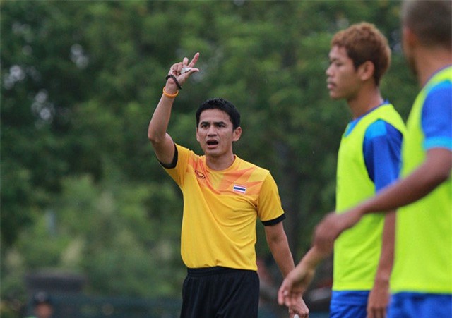 Olympic Thái Lan thất bại ở ASIAD, fan đòi đưa Kiatisak trở lại "ghế nóng"