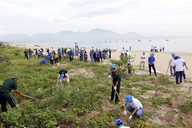 Khuyến khích sử dụng bình nước lớn thay thế nước đóng chai tại các hội nghị