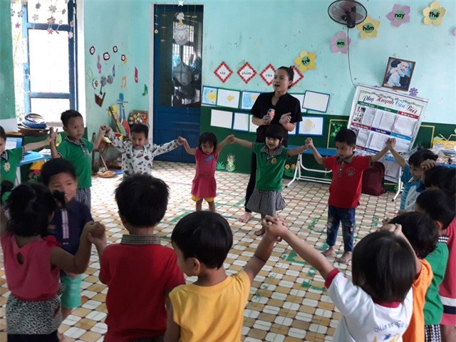 Quảng Ngãi: Thiếu giáo viên do cắt giảm hợp đồng lao động