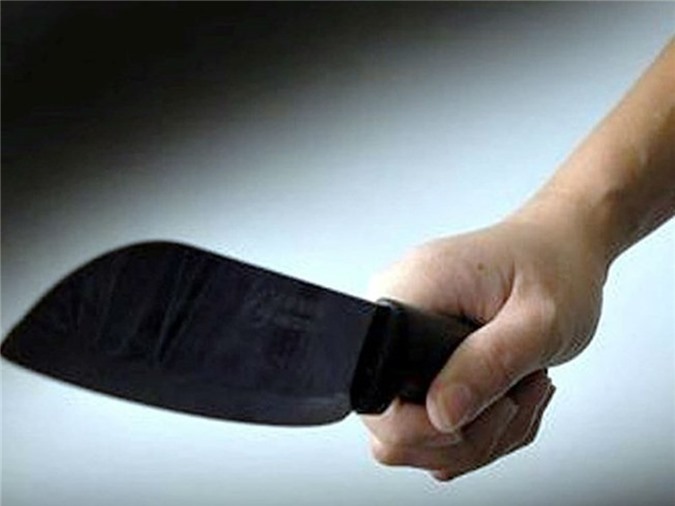 Con bị dọa đánh, bố nghi vác dao đâm nam sinh lớp 11 tử vong