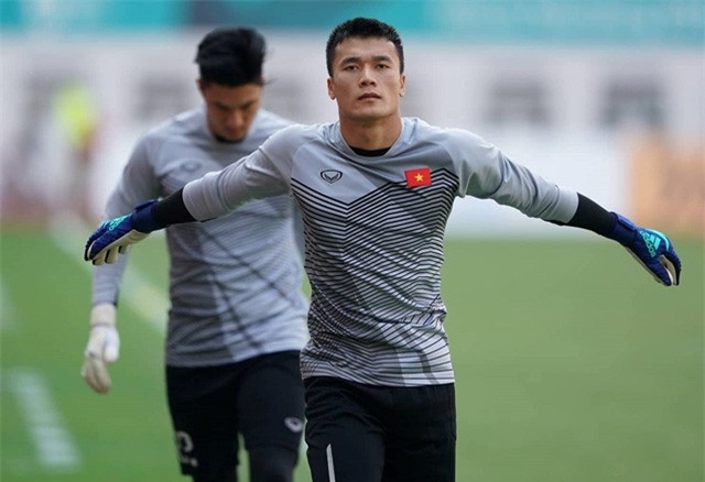 Gia đình Bùi Tiến Dũng cổ vũ con ở địa điểm... siêu đặc biệt