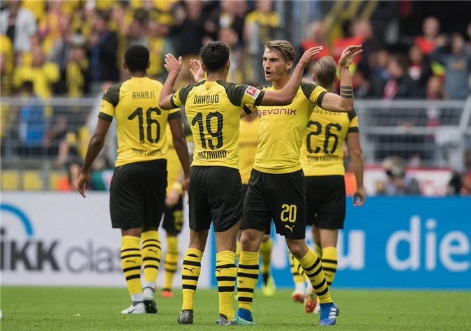 Dortmund “mở hàng” ấn tượng.