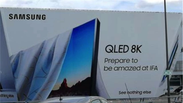  Bảng quảng cáo được cho là thông báo về TV QLED 8K sắp ra mắt của Samsung
