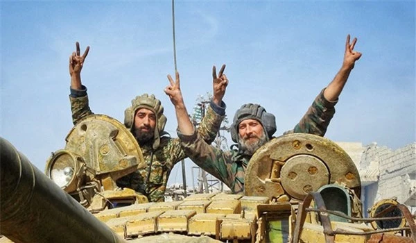 Quân đội Syria không ngừng tiến công, IS mắc kẹt tại sa mạc Sweida