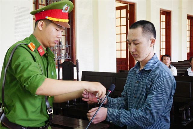 Ông trùm tự sát sau khi bị bắt, người chở đi bán ma túy nhận án tù