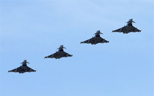 Máy bay quân sự Anh-Nga "vờn nhau" nguy hiểm trên Biển Đen