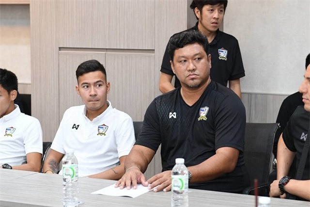 NÓNG: LĐBĐ Thái Lan sa thải HLV Worrawoot Srimaka